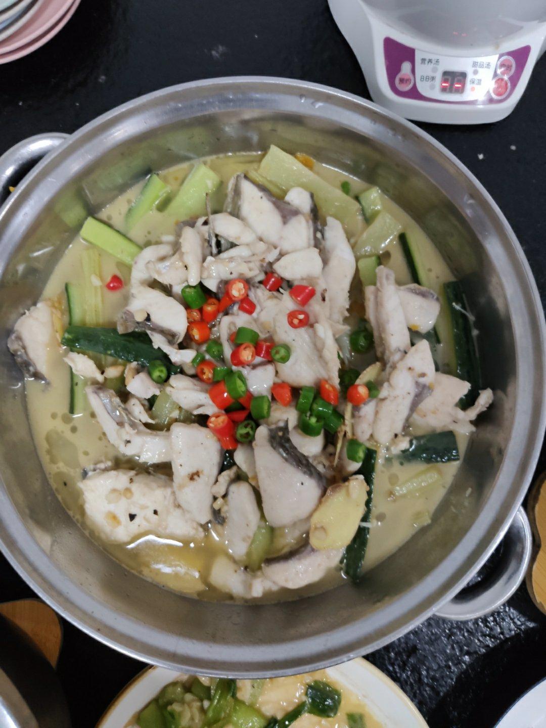 酸菜鲈鱼、水煮鱼（附如何片鱼肉及让鱼肉不腥的小妙招）