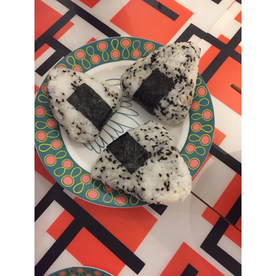 金枪鱼芝士饭团