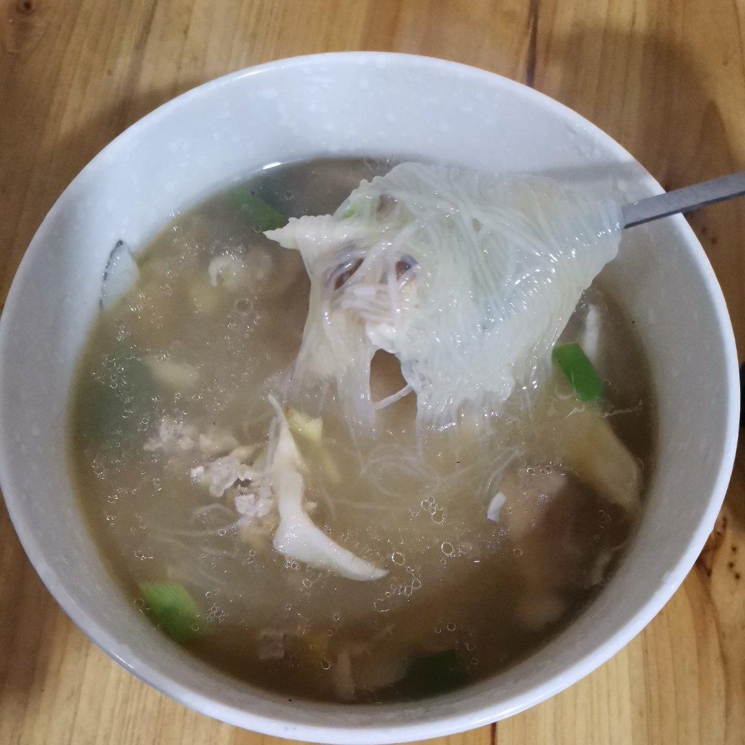 黑平菇粉丝鸡蛋汤