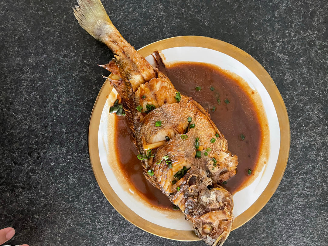 红烧黄鱼—鱼皮不破的小窍门