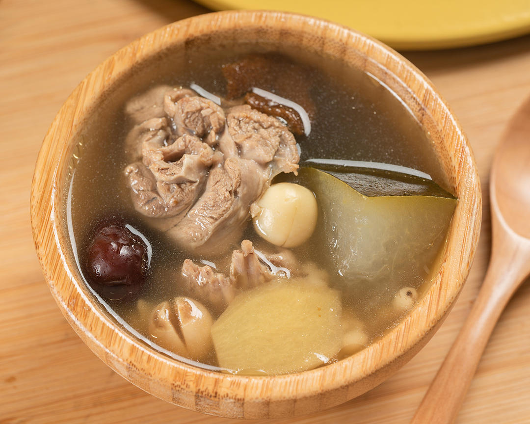 粤式传统食补汤品“陈皮老鸭冬瓜汤”的做法