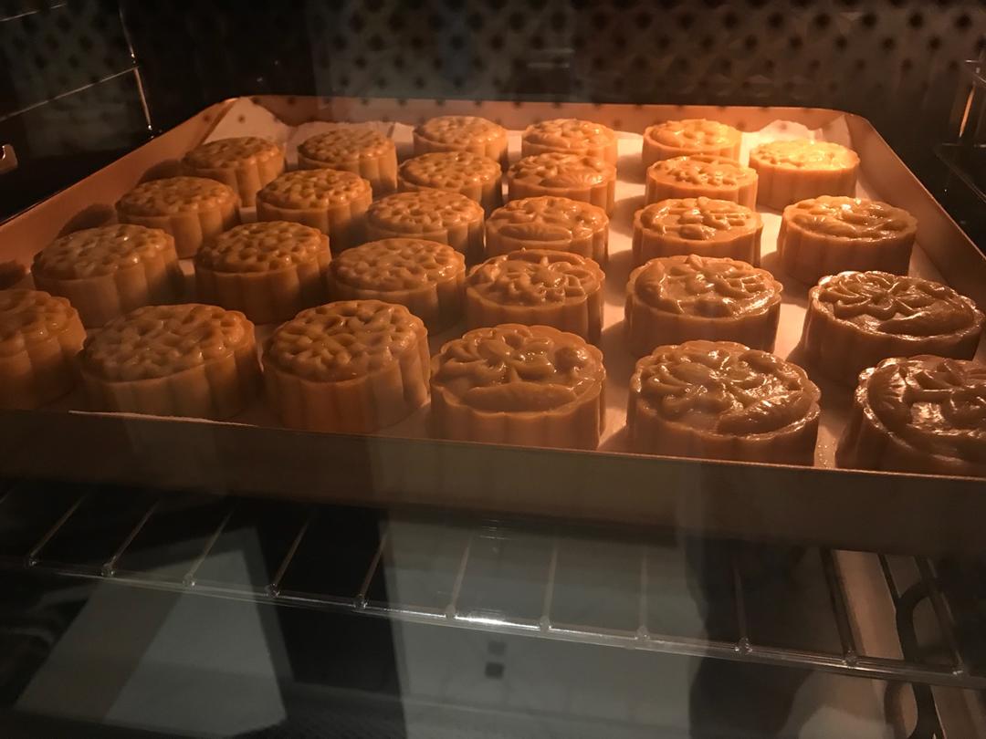 广式月饼——蛋黄莲蓉月饼