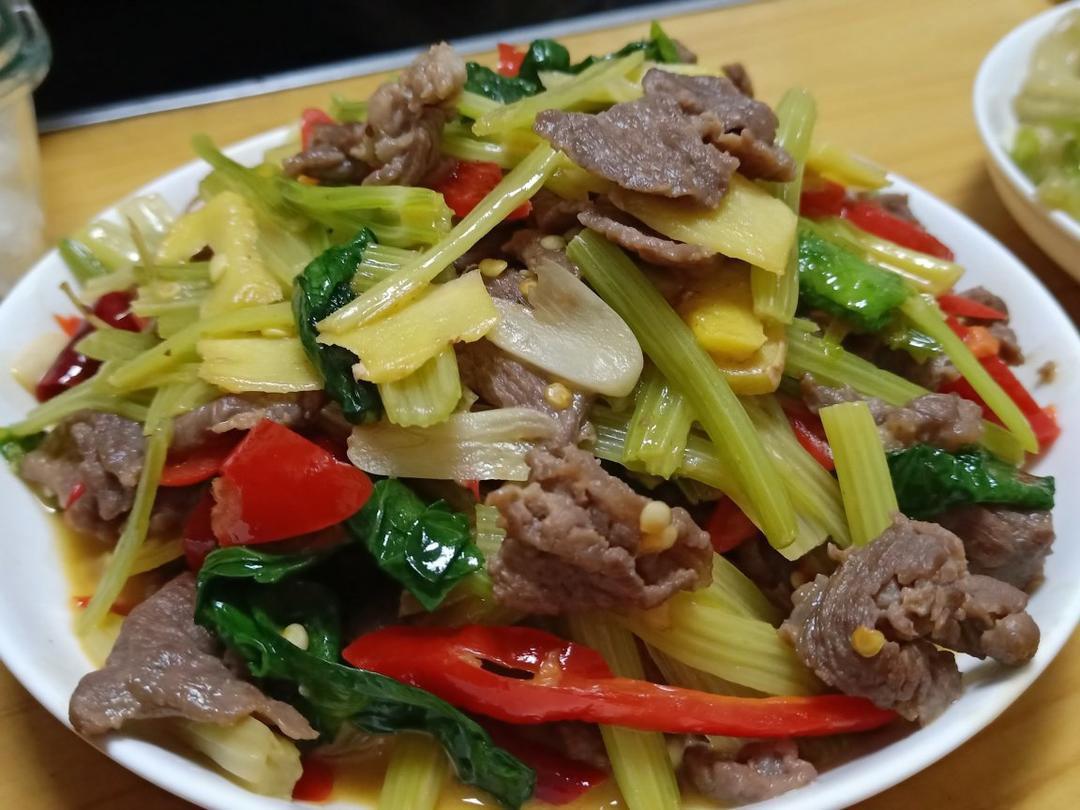 芹菜炒牛肉家常菜