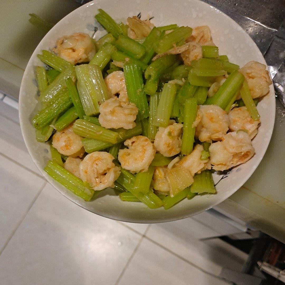 超级嫩的西芹吃法（西芹虾仁），小朋友也可以吃很多