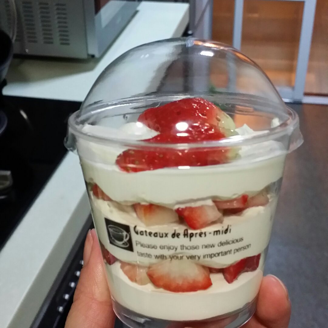 自家制草莓奶油杯