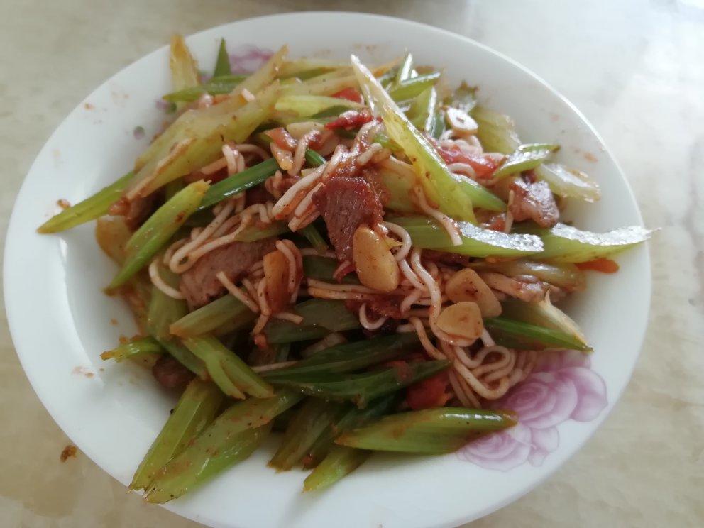 芹菜炒粉条