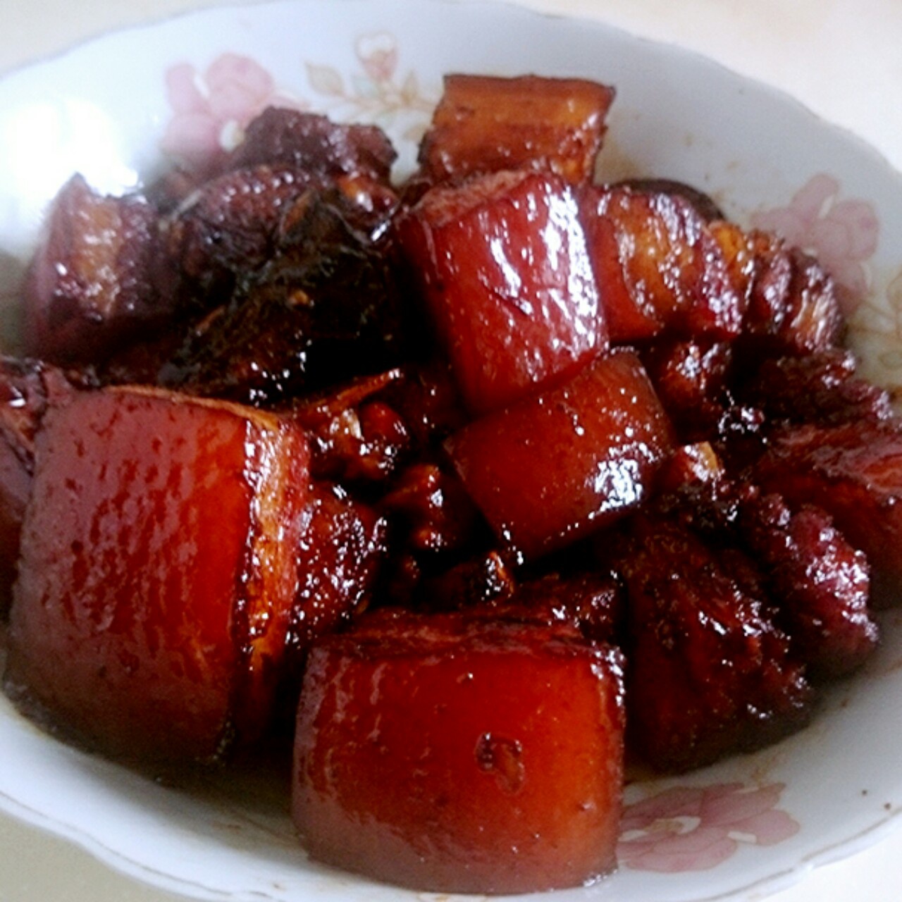 吃着碗里望着锅里的红烧肉