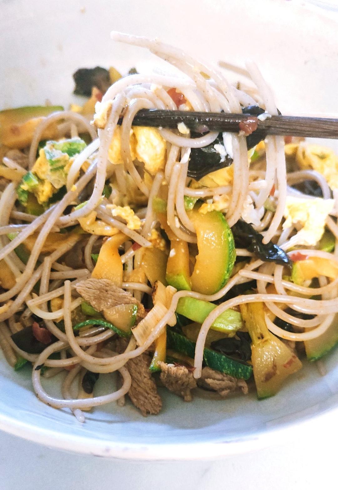 西葫芦肉丝炒粉