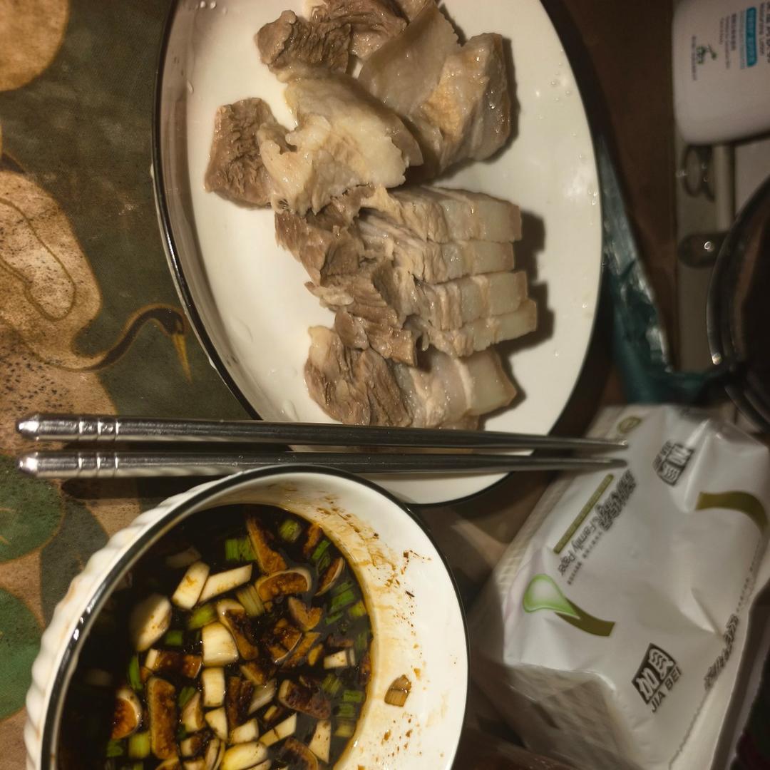 白切肉，蘸料是灵魂