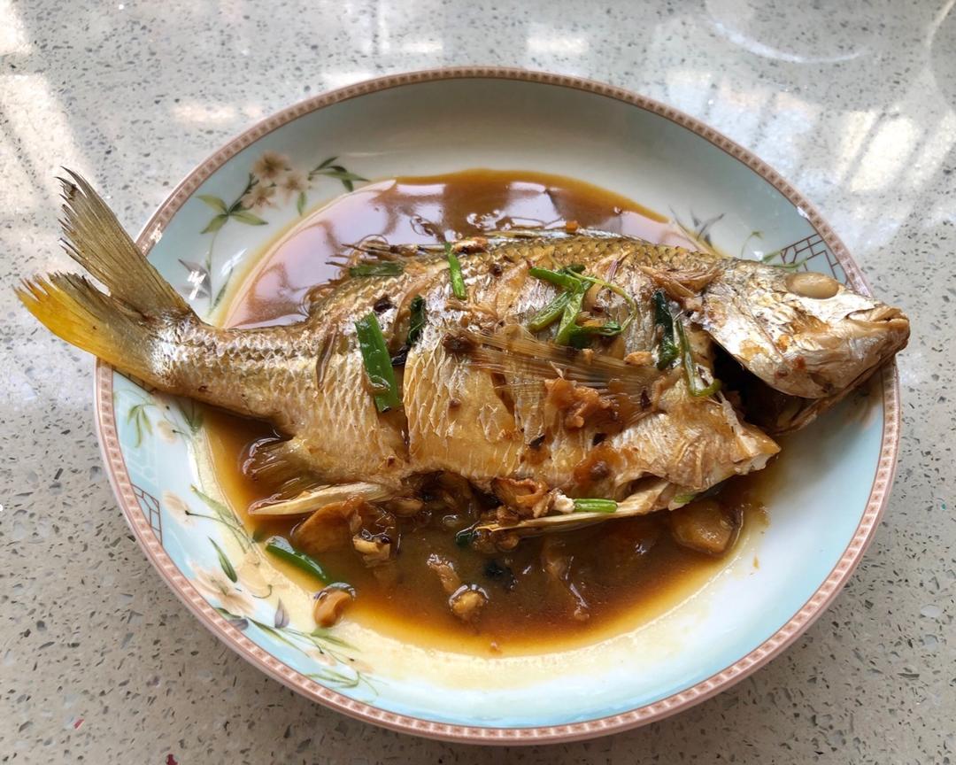 豆豉酱烧各种小海鱼（小黄鱼等小海鱼最佳）