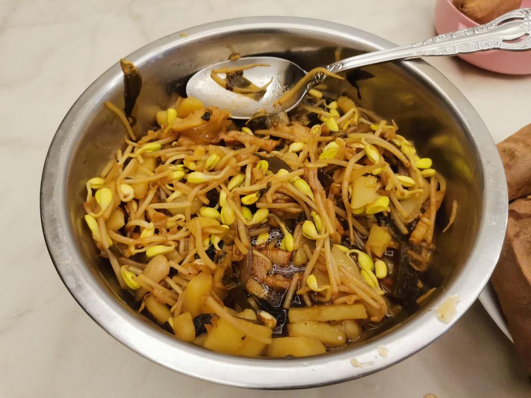 黄豆芽炖海带