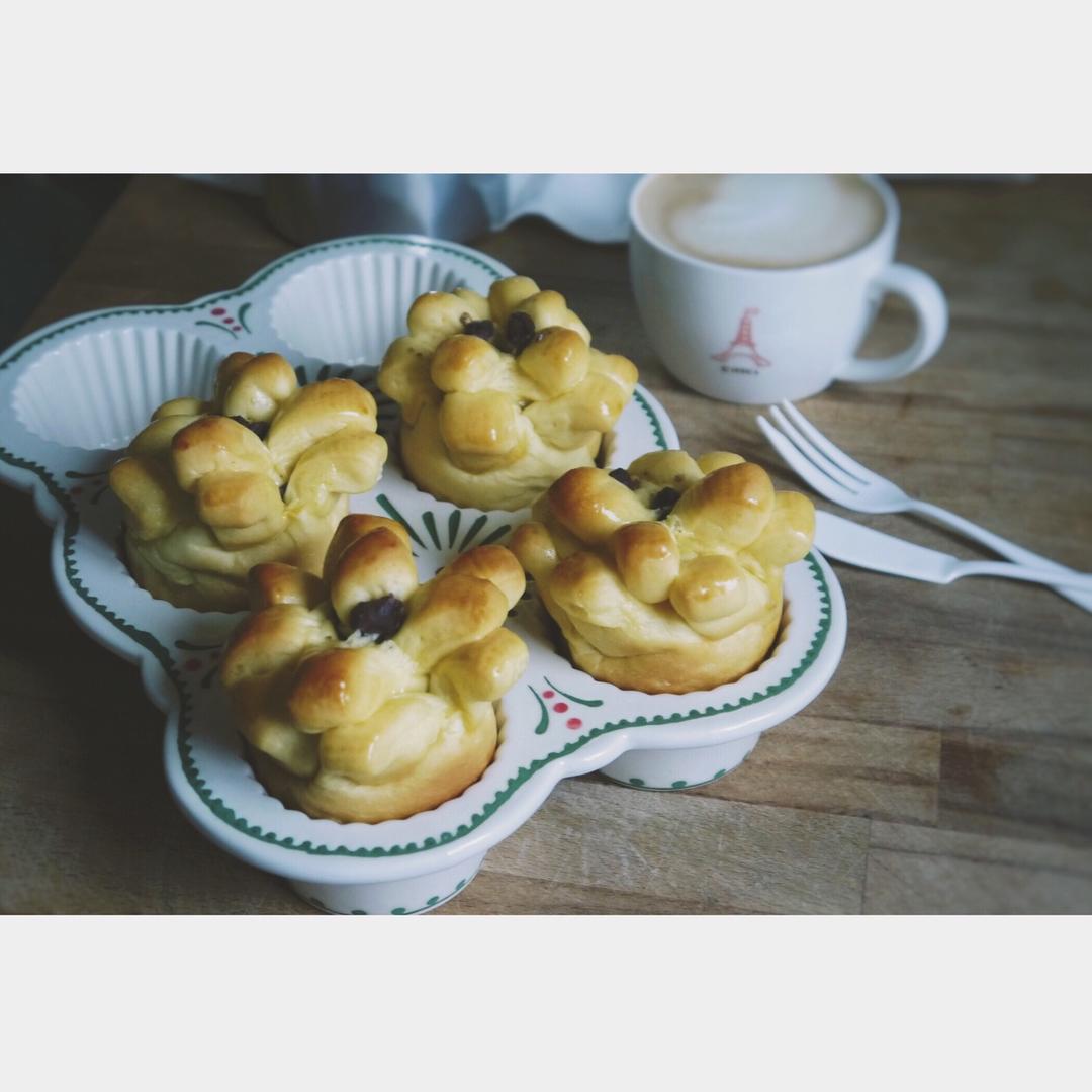 分享一个面包整形步骤图（暂且叫菊花头餐包吧，名字好污，食你们想多了 😈）的做法