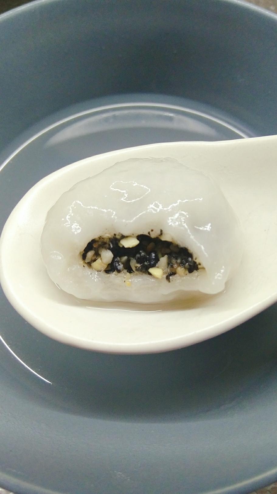 花生黑芝麻馅元宵