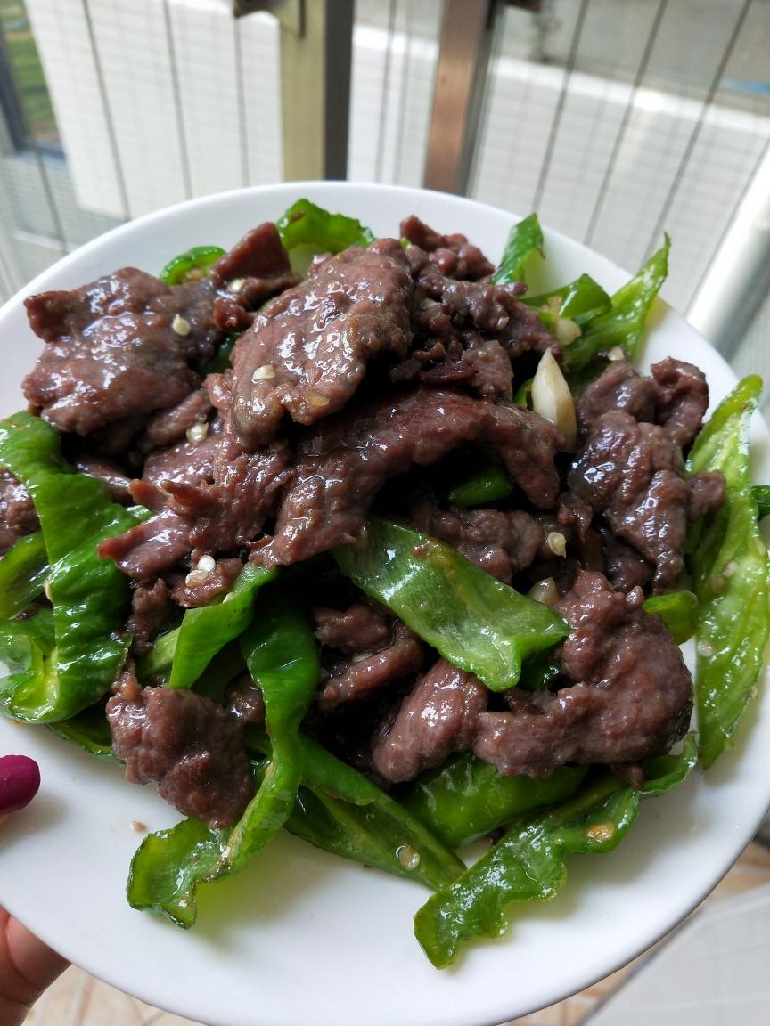 青椒炒大片嫩牛肉