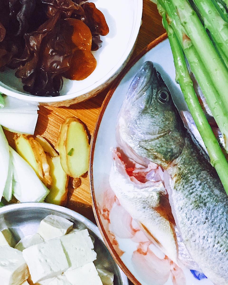 健脾养胃有助消化促进伤口愈合的超营养鲜美鱼汤（鲈鱼版）