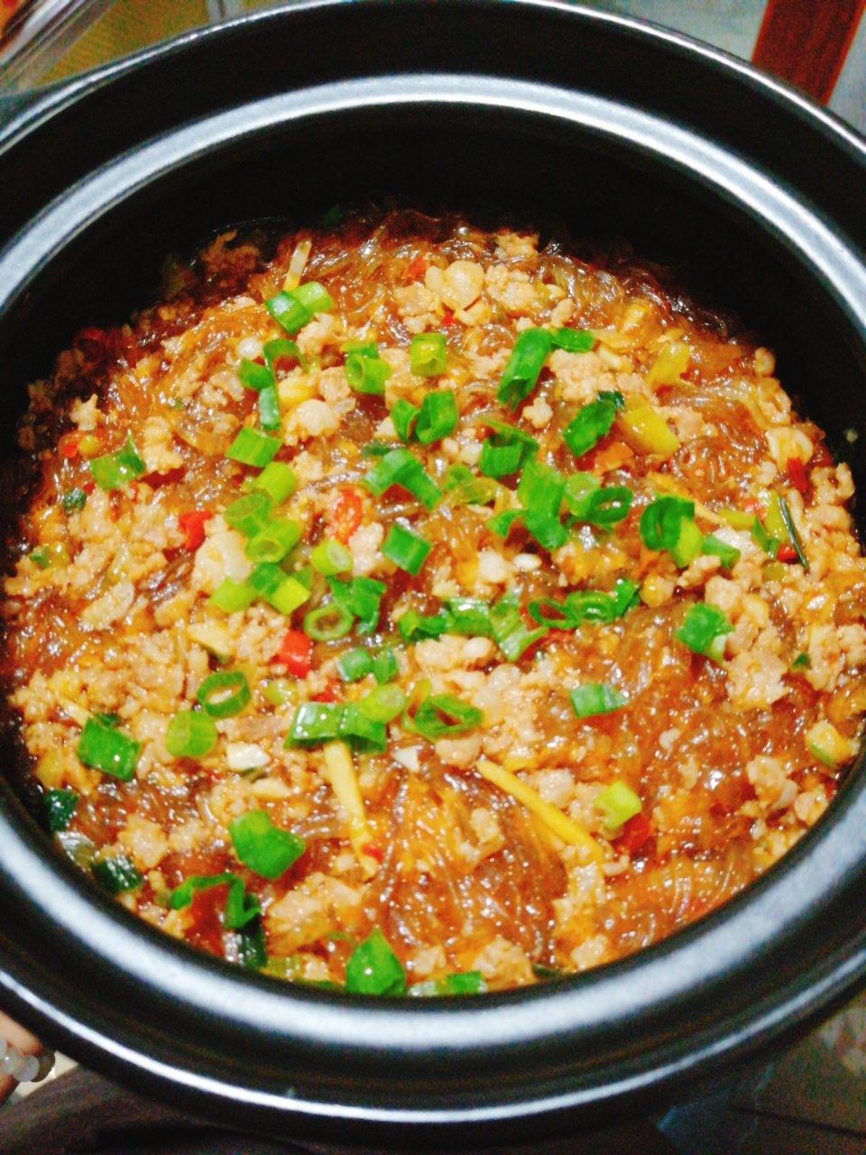 10分钟快手菜，巨下饭的肉沫粉丝煲