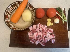 番茄土豆烧牛腩的做法 步骤2