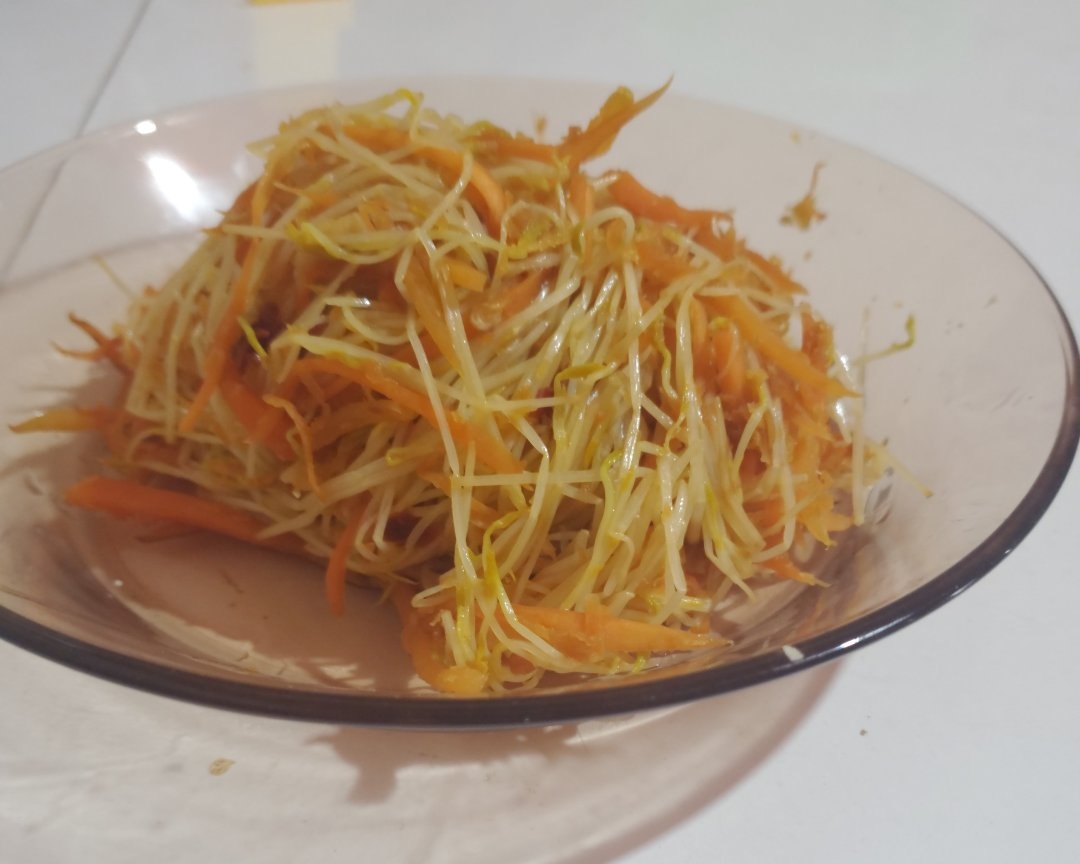 黄豌豆苗炒黄油金丝的做法