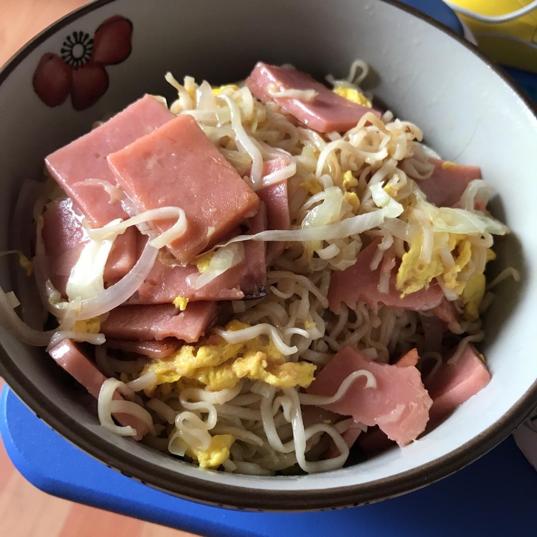 路边摊风味炒方便面