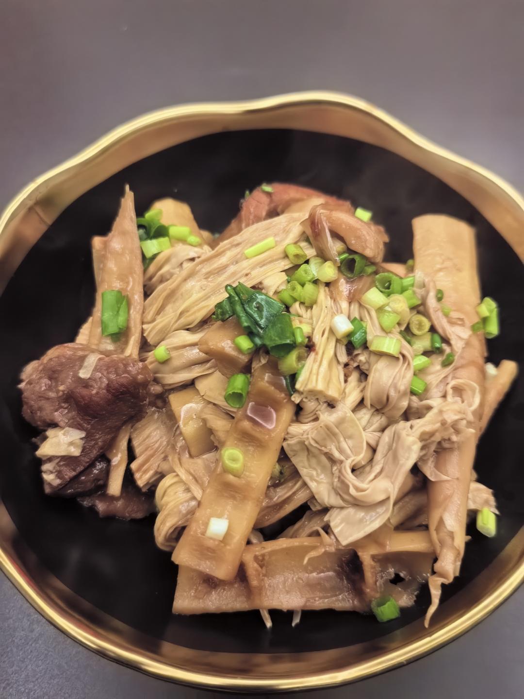 南乳腐竹牛腩煲