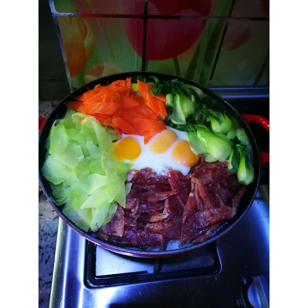 广式腊味煲仔饭