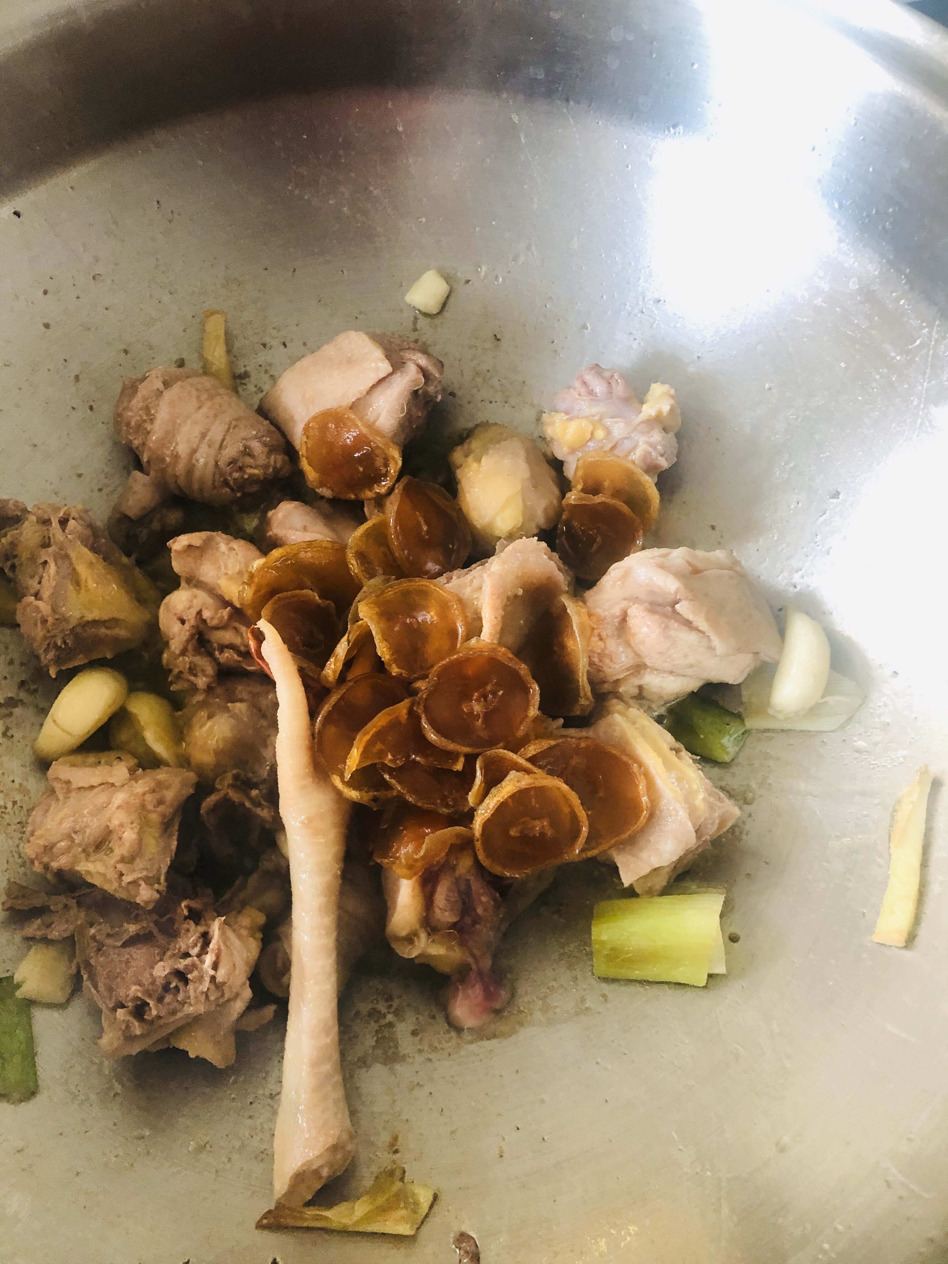 橄榄油土鸡炖土豆干的做法 步骤4