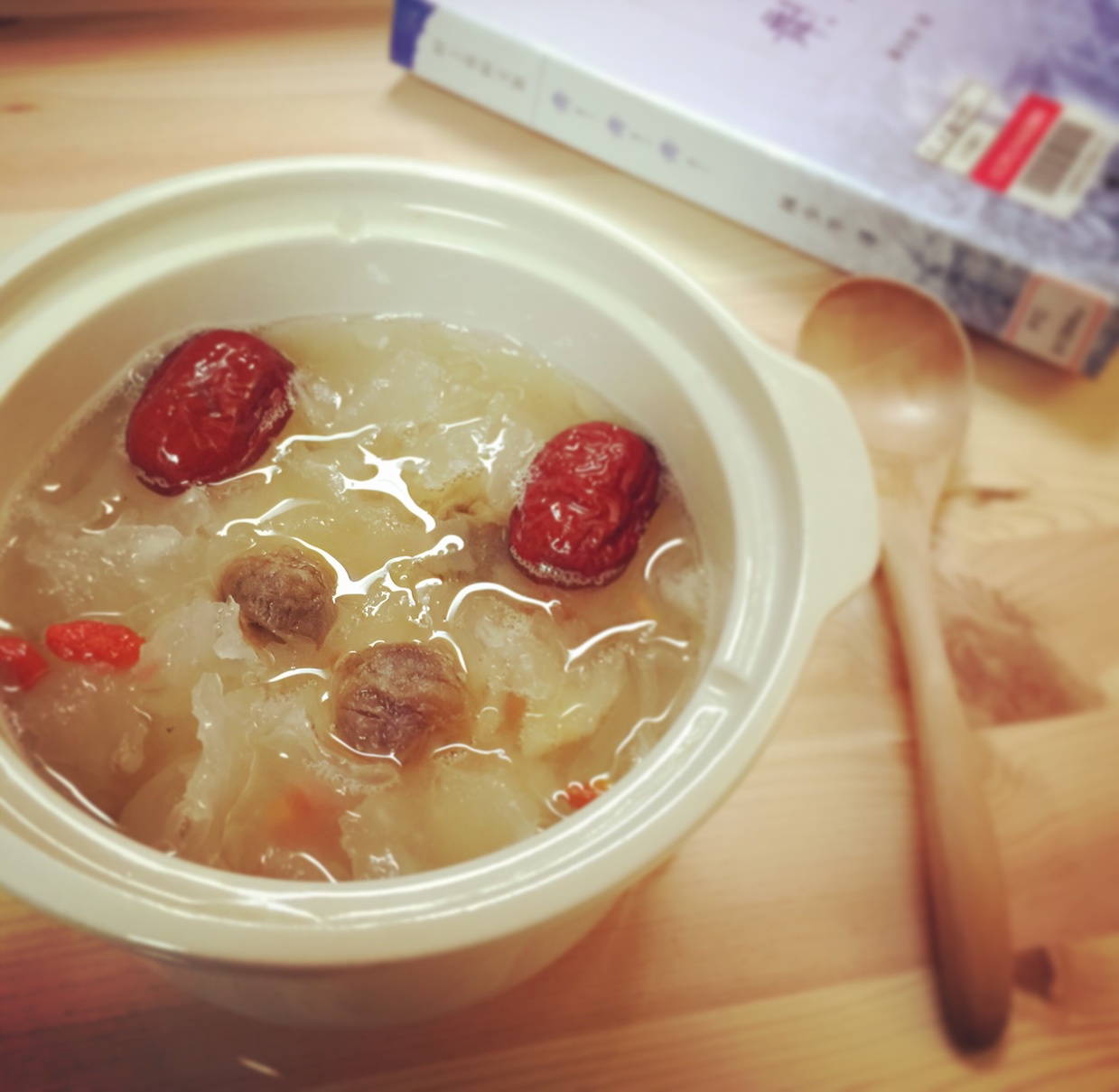 红枣银耳莲子羹