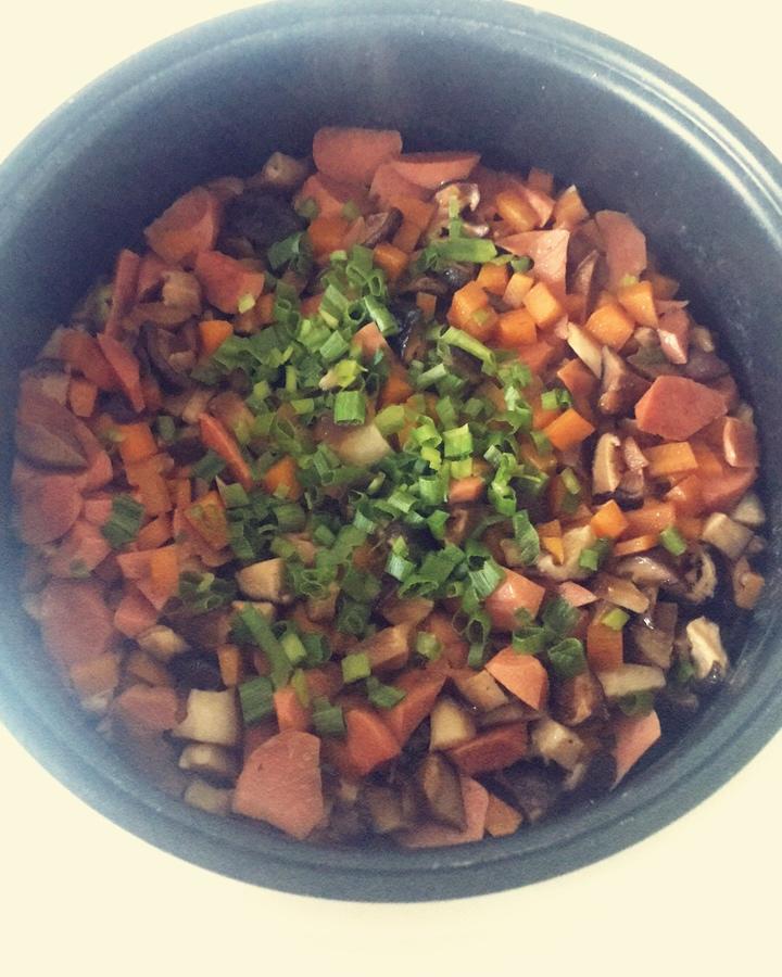 电饭锅香菇香肠饭(●´∀｀●)