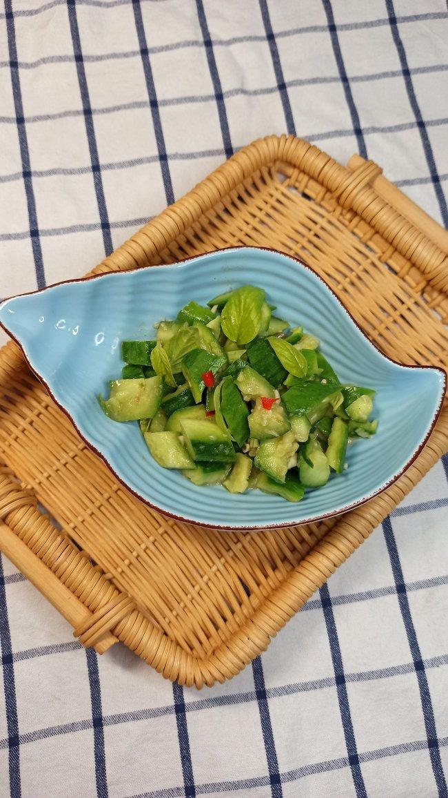 荆芥拌刀拍黄瓜