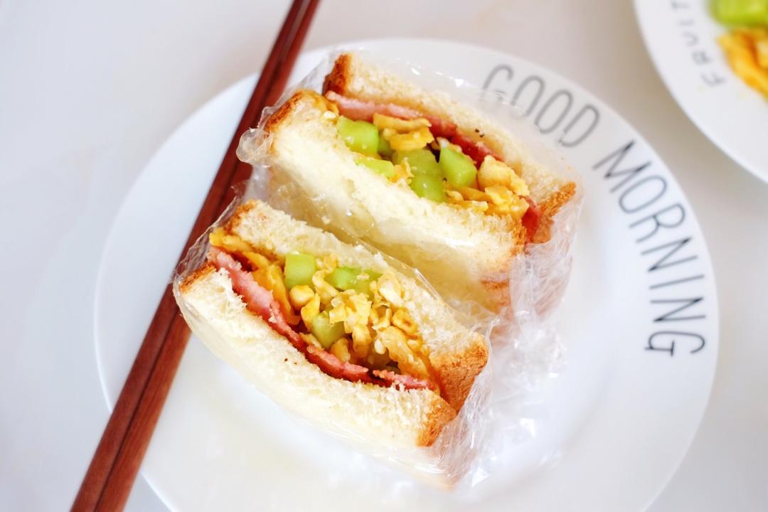 如何做超厚的沼三明治~详细tip！牛油果鸡蛋午餐肉三明治~