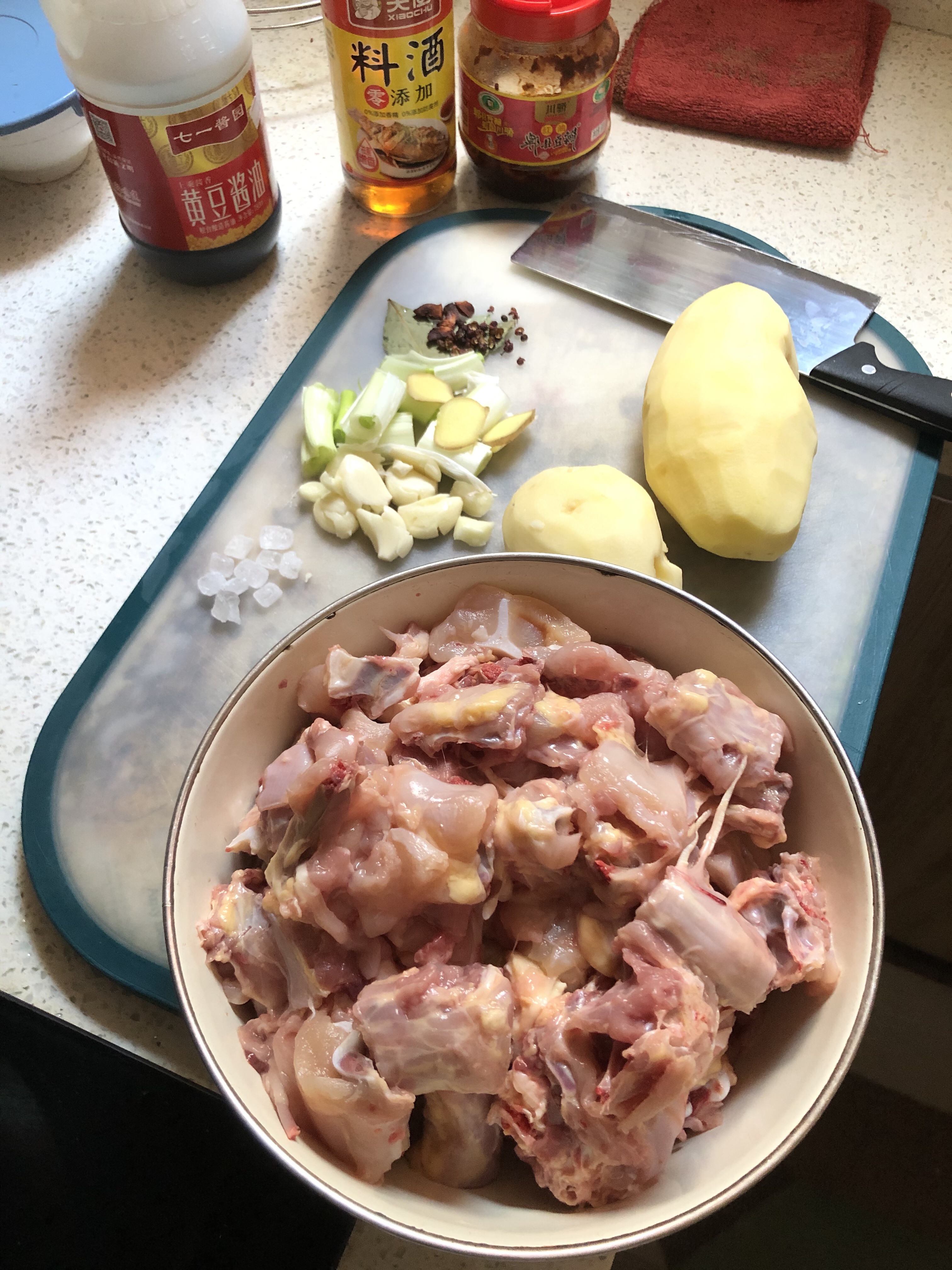 红烧鸡块炖土豆的做法 步骤1
