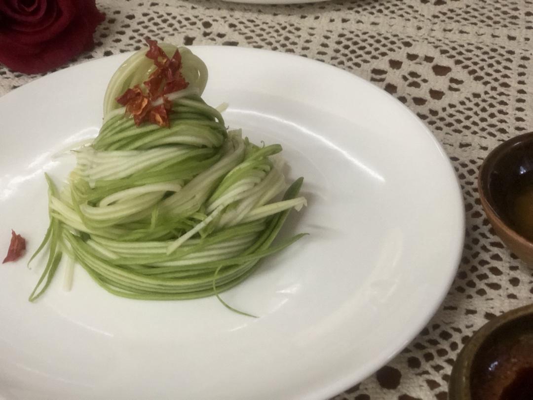 星星奶奶xingxing做的麻酱西葫芦笋瓜