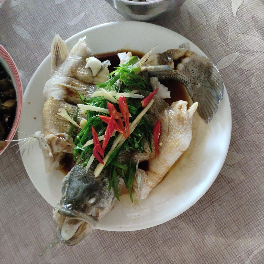 10分钟做 清蒸鲈鱼 （附切鱼图解）