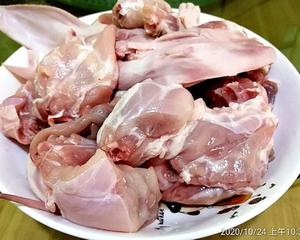 红烧猪脚兔肉的做法 步骤2