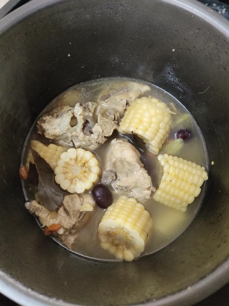 玉米大骨汤