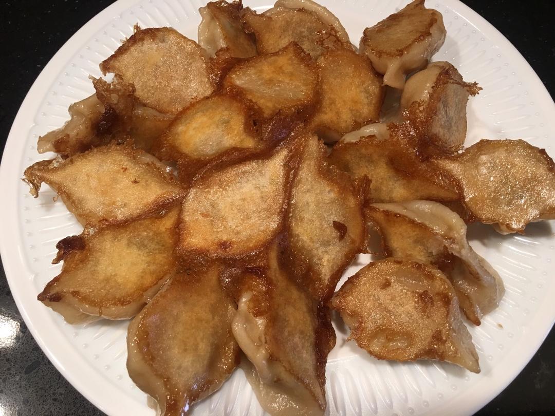 剩饺子速冻饺子变锅贴（冰花版）