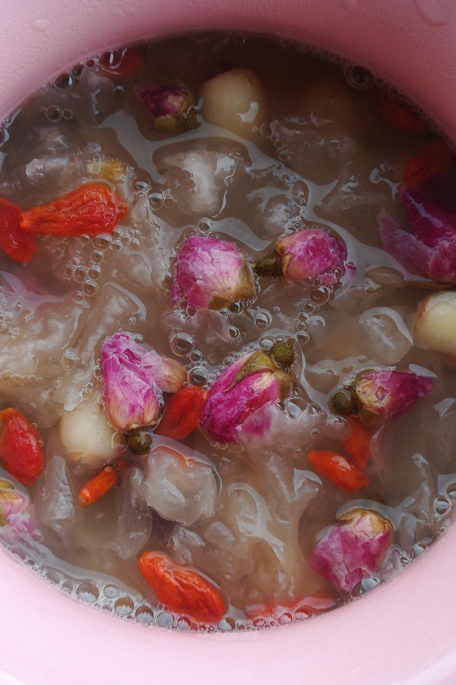 如何熬一碗黏黏糯糯的银耳羹