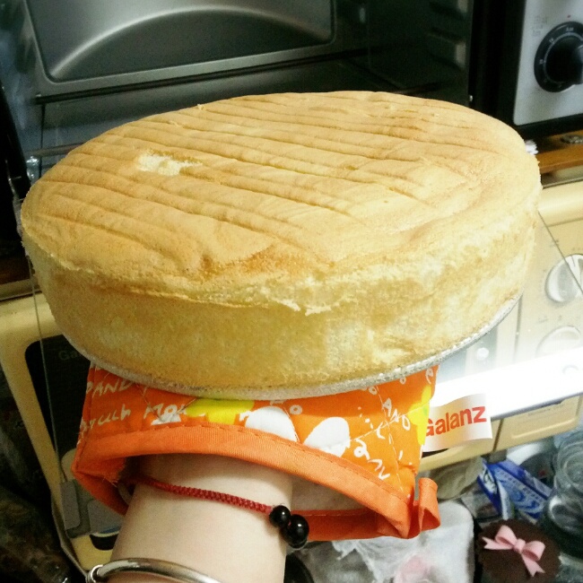 超简单完美戚风蛋糕（6寸2蛋）附打发、翻拌、脱模视频