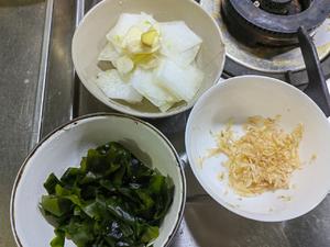 虾皮冬瓜裙带菜汤的做法 步骤1