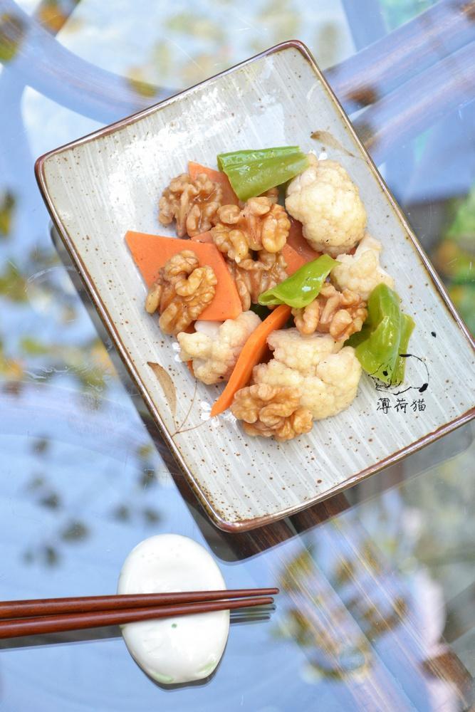 时蔬核桃小炒的做法