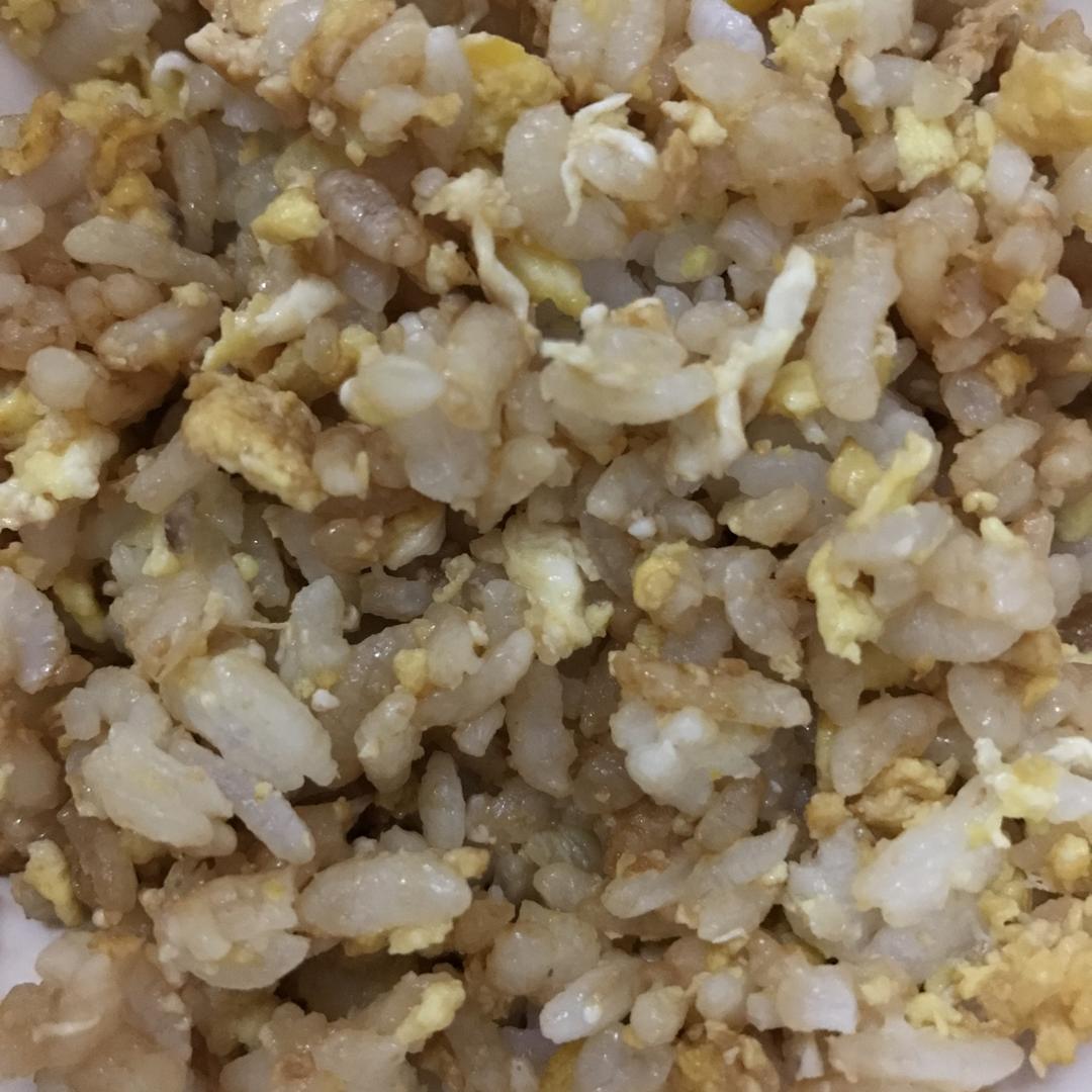 据说是 正宗酱油炒饭