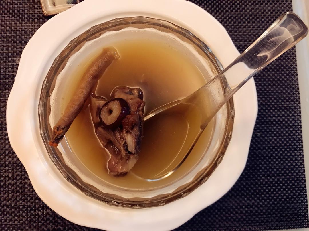 金猫咪食堂-滋补乳鸽汤