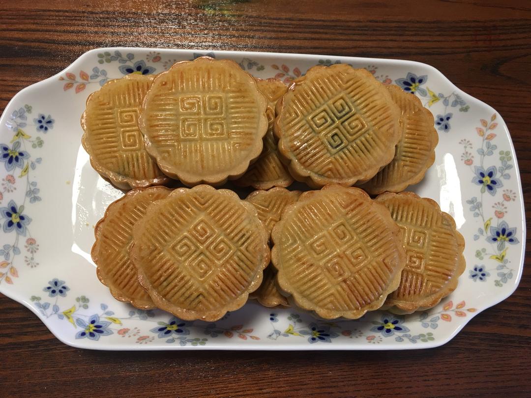 广式月饼—蛋黄莲蓉月饼