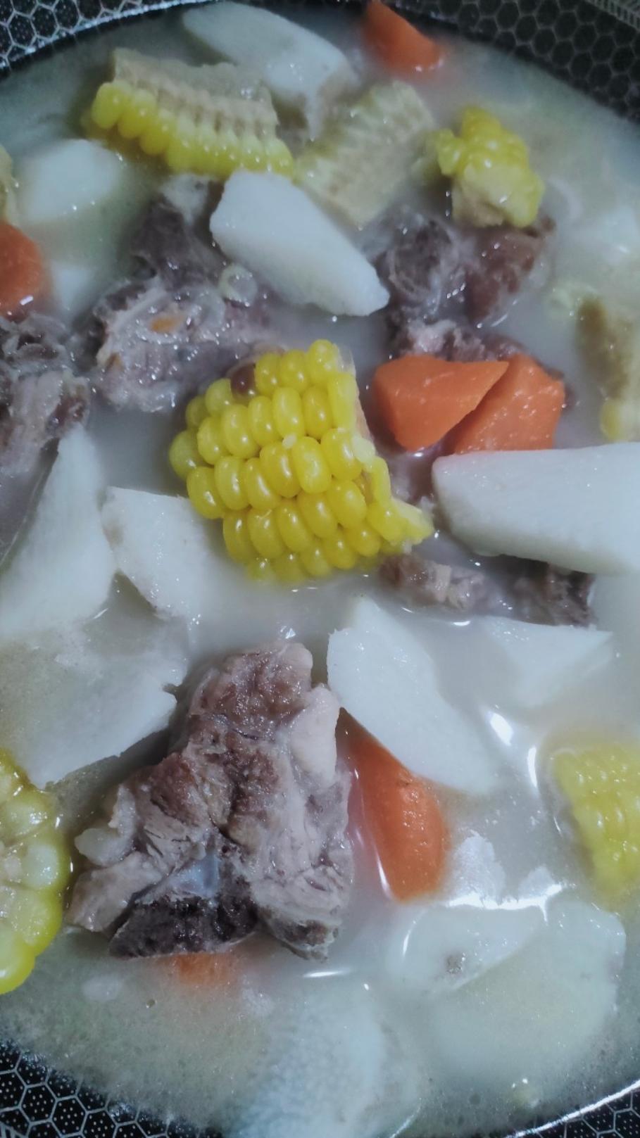 连吃三碗的玉米山药排骨汤