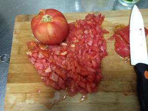 香浓西红柿豆泡笋干汤的做法 步骤3