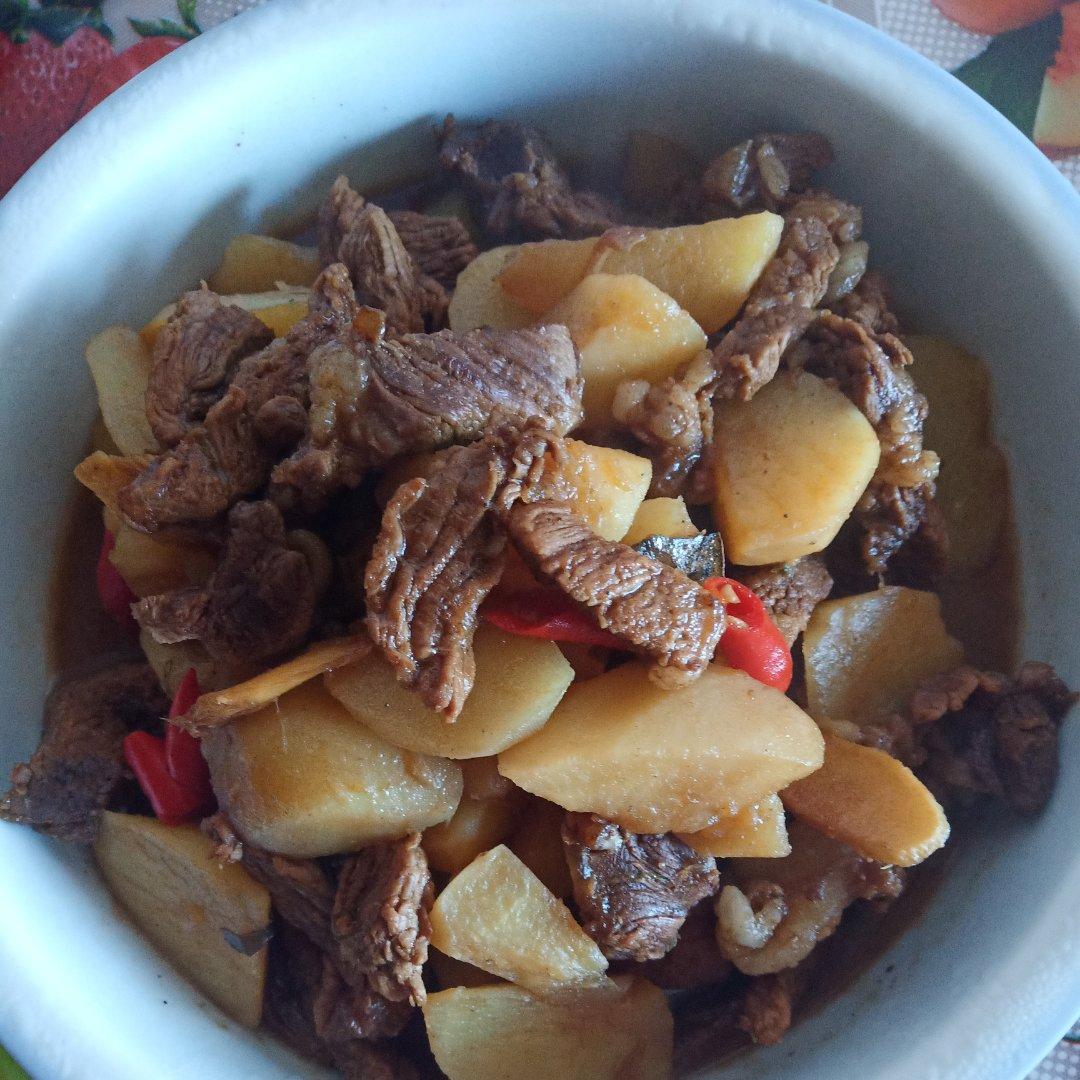 牛肉炖土豆