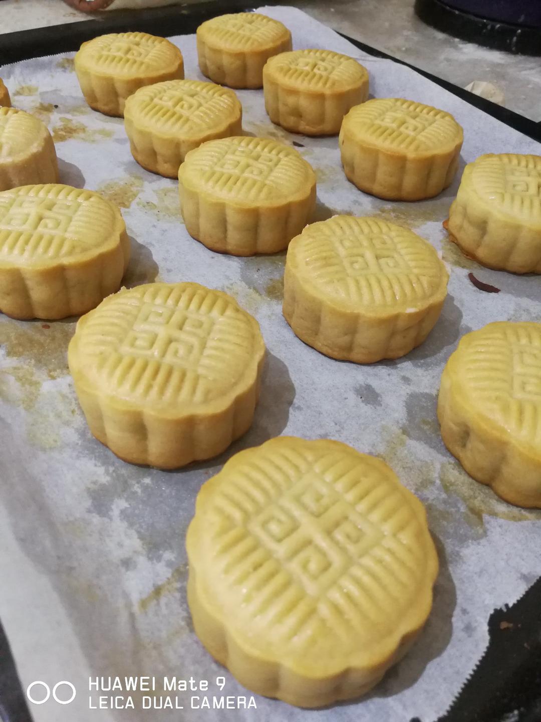 广式月饼—蛋黄莲蓉月饼