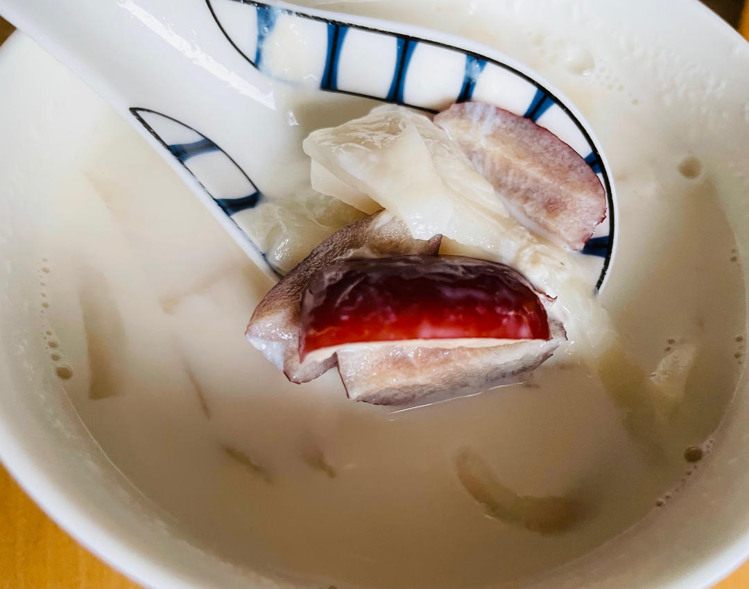 椰肉红枣奶（甜汤）