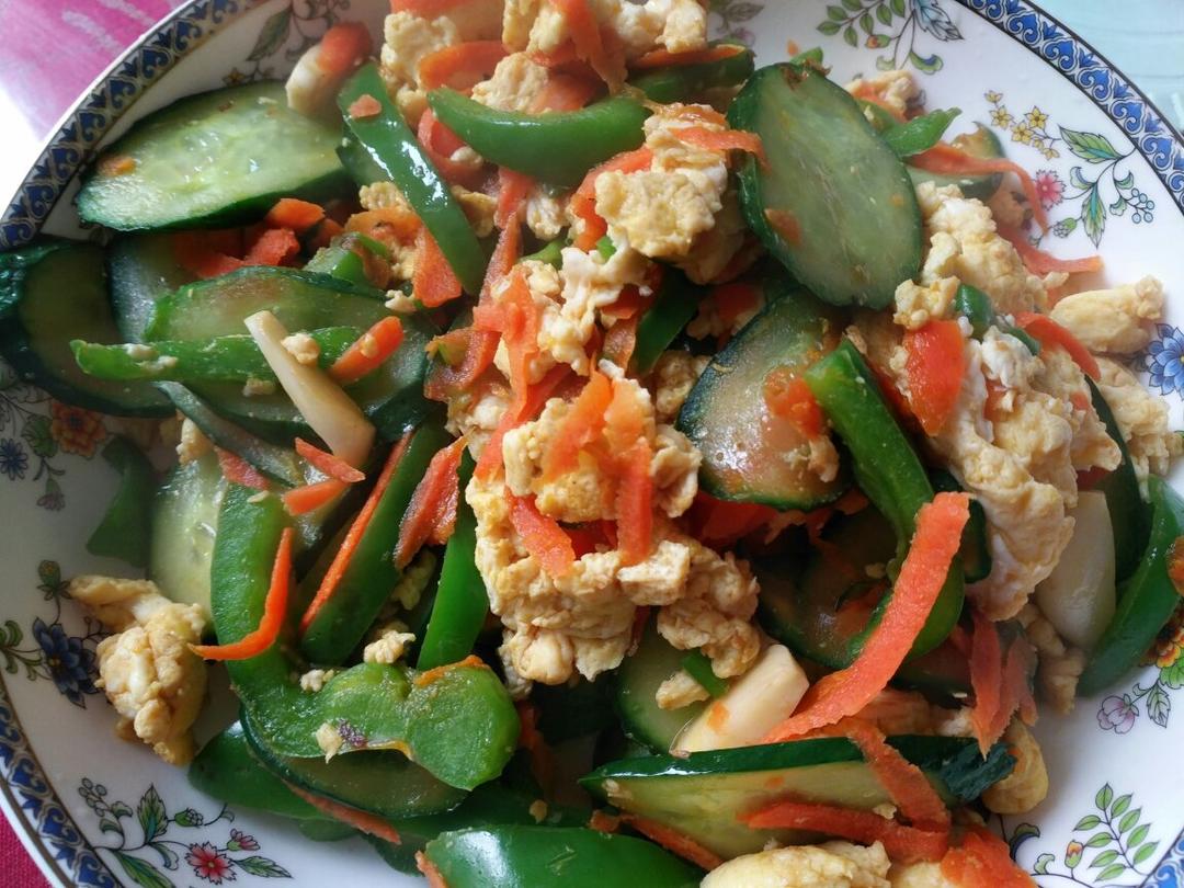 黄瓜木耳炒鸡蛋