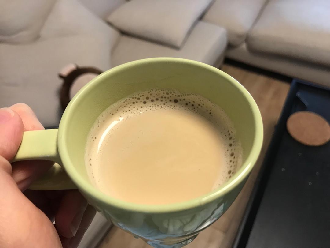 浓浓的锅煮奶茶